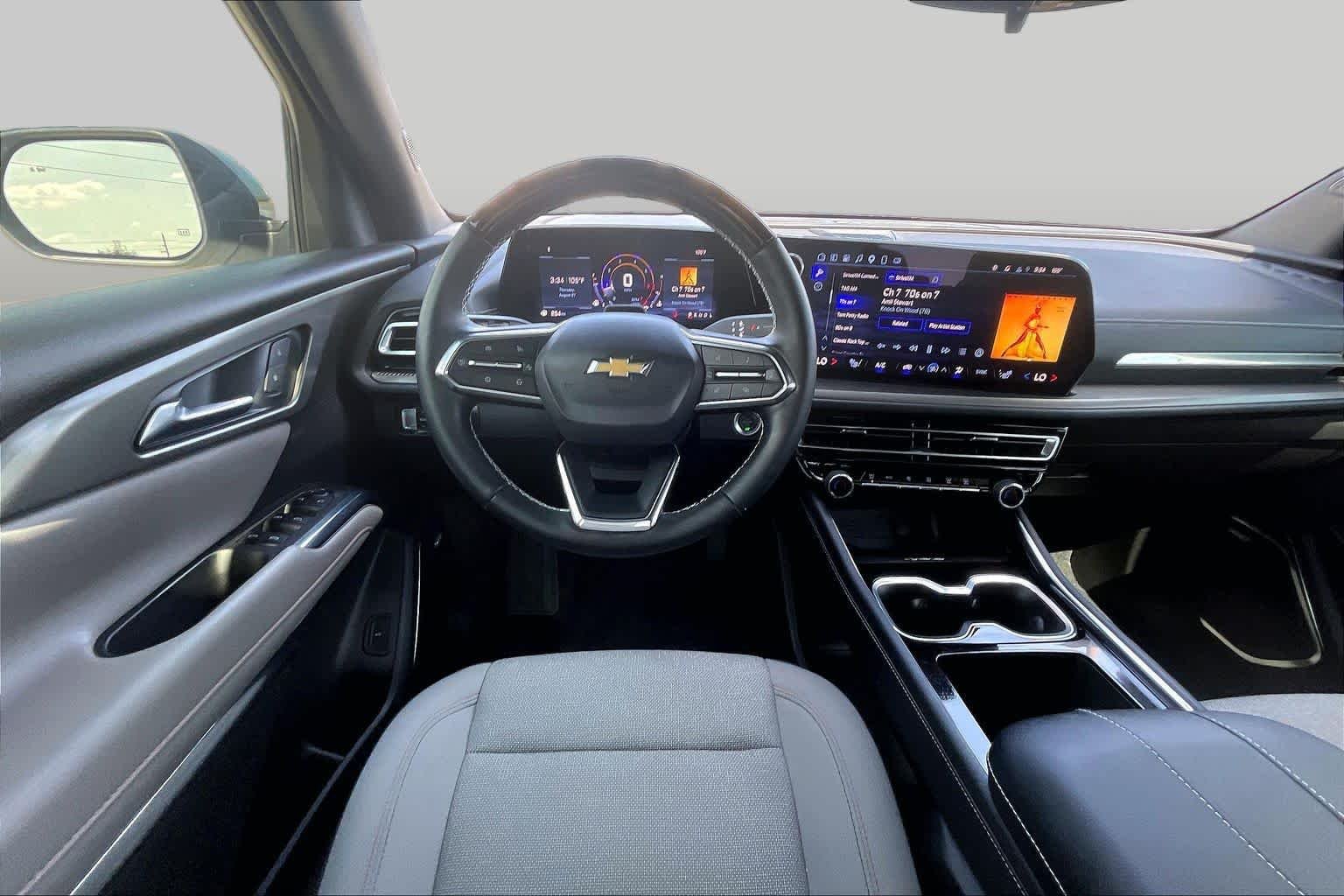 Used 2025 Summit White Chevrolet LT image 6