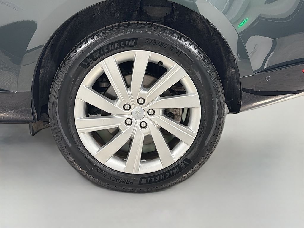 Used 2023 Green Land Rover SE image 34