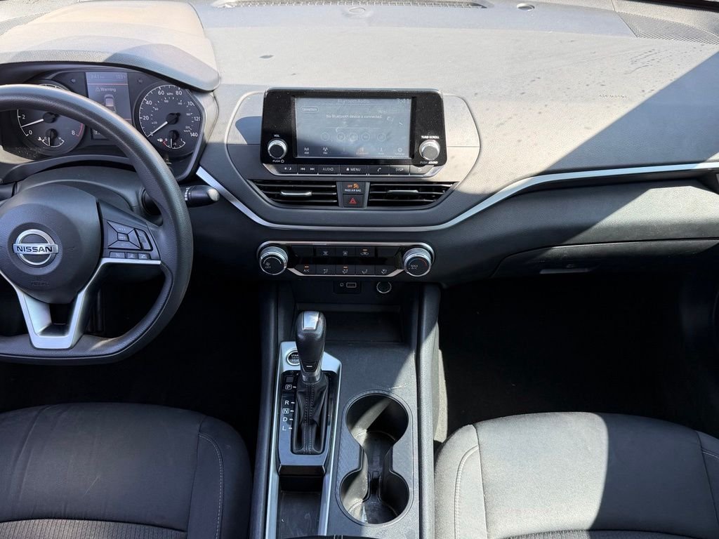 Used 2021 White Nissan 2.5 S image 10