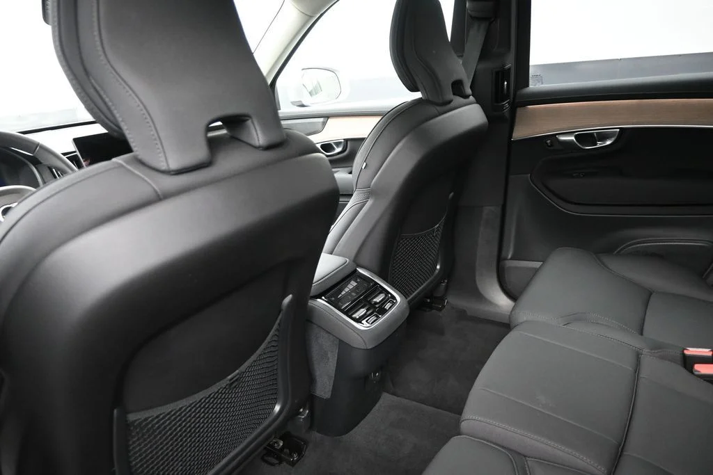 New 2026 Aurora Silver Volvo Plus image 12