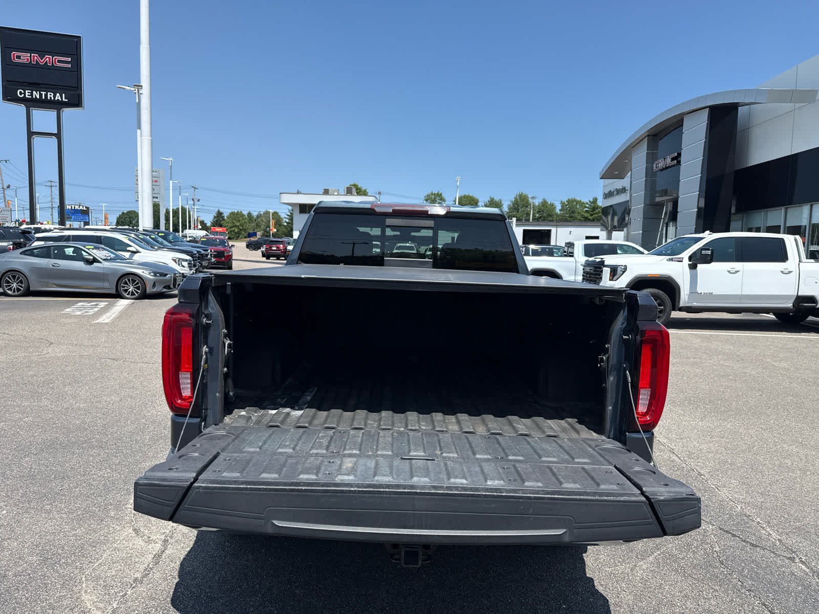 Used 2019 DARK SKY METALLIC GMC SLT image 10