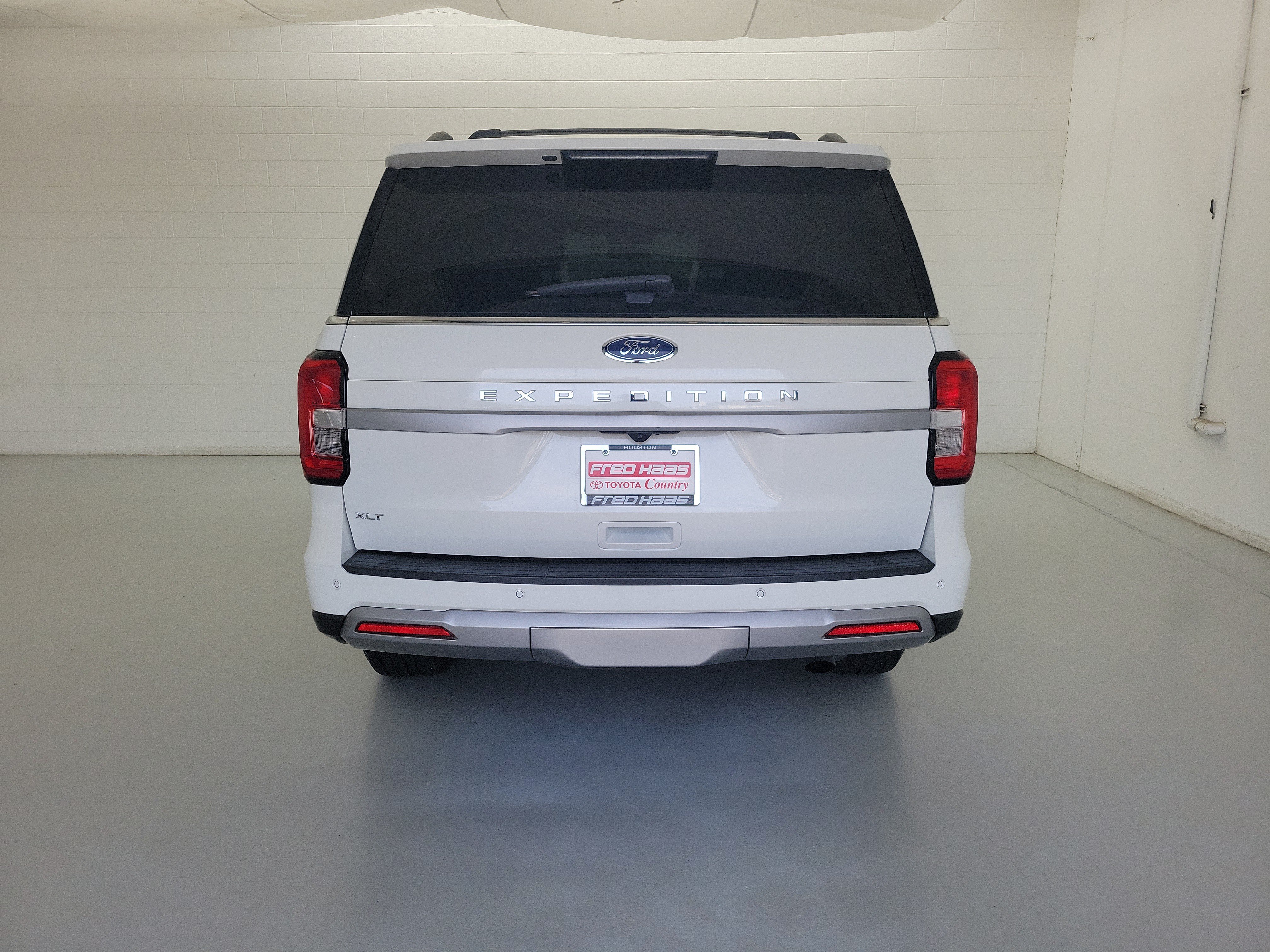 Used 2022 White Metallic Ford XLT image 6