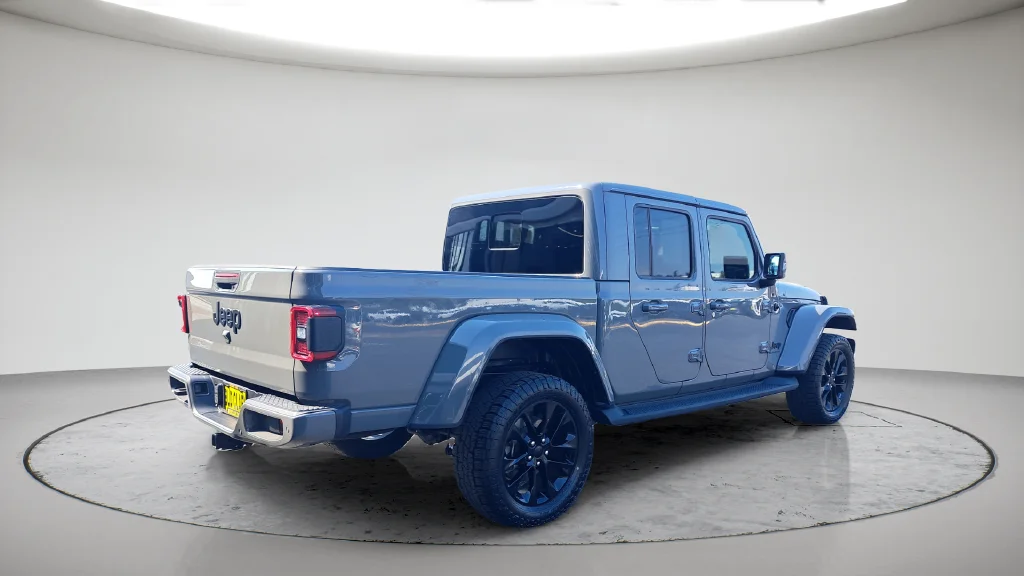 Used 2022 Gray Jeep Overland image 5