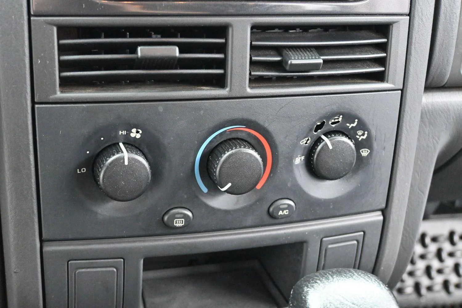 Used 2004  Jeep Columbia Edition 2WD image 20
