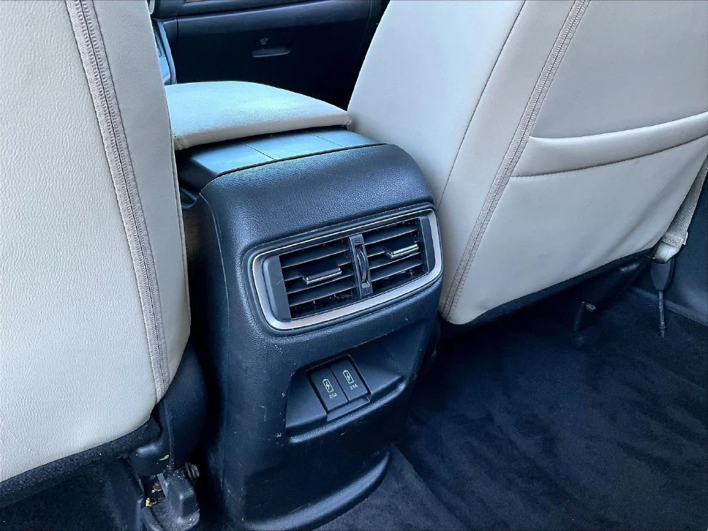 Used 2021 White Honda Touring image 11