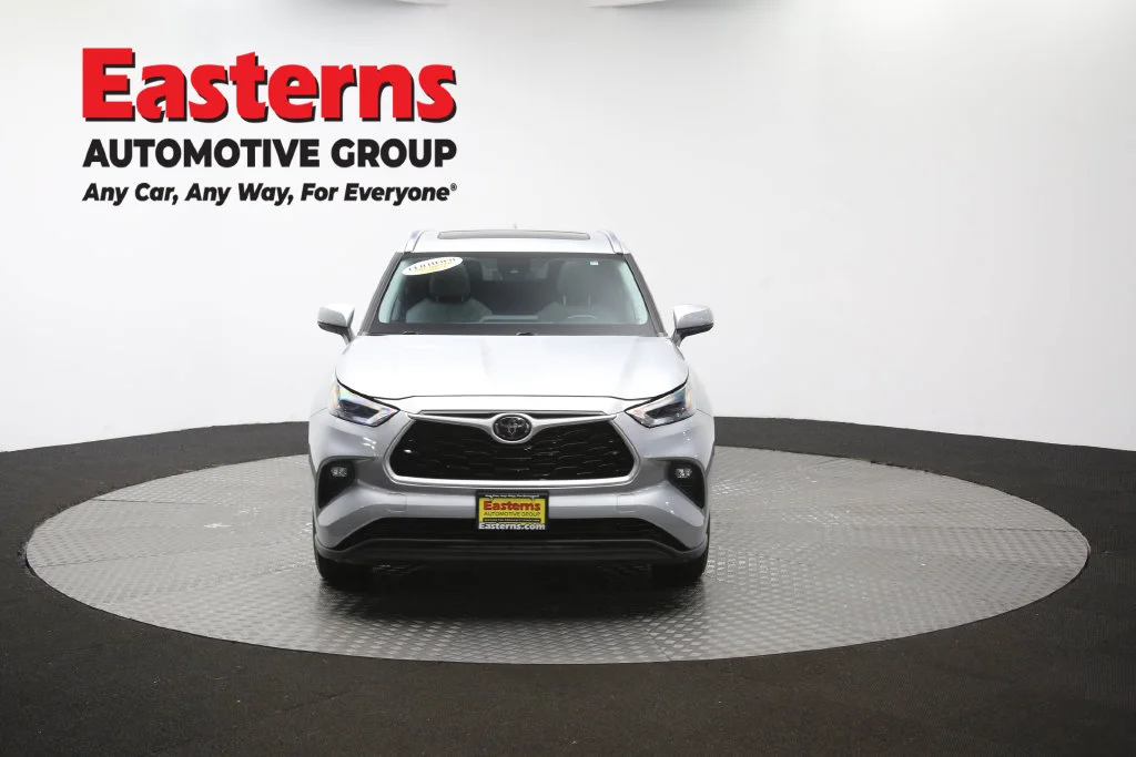 Used 2021 Silver Toyota XLE image 59