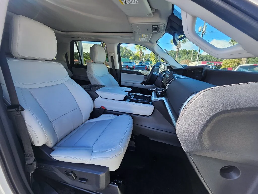 New 2027 Star White Metallic Tri-Coat Ford MAX Platinum image 31