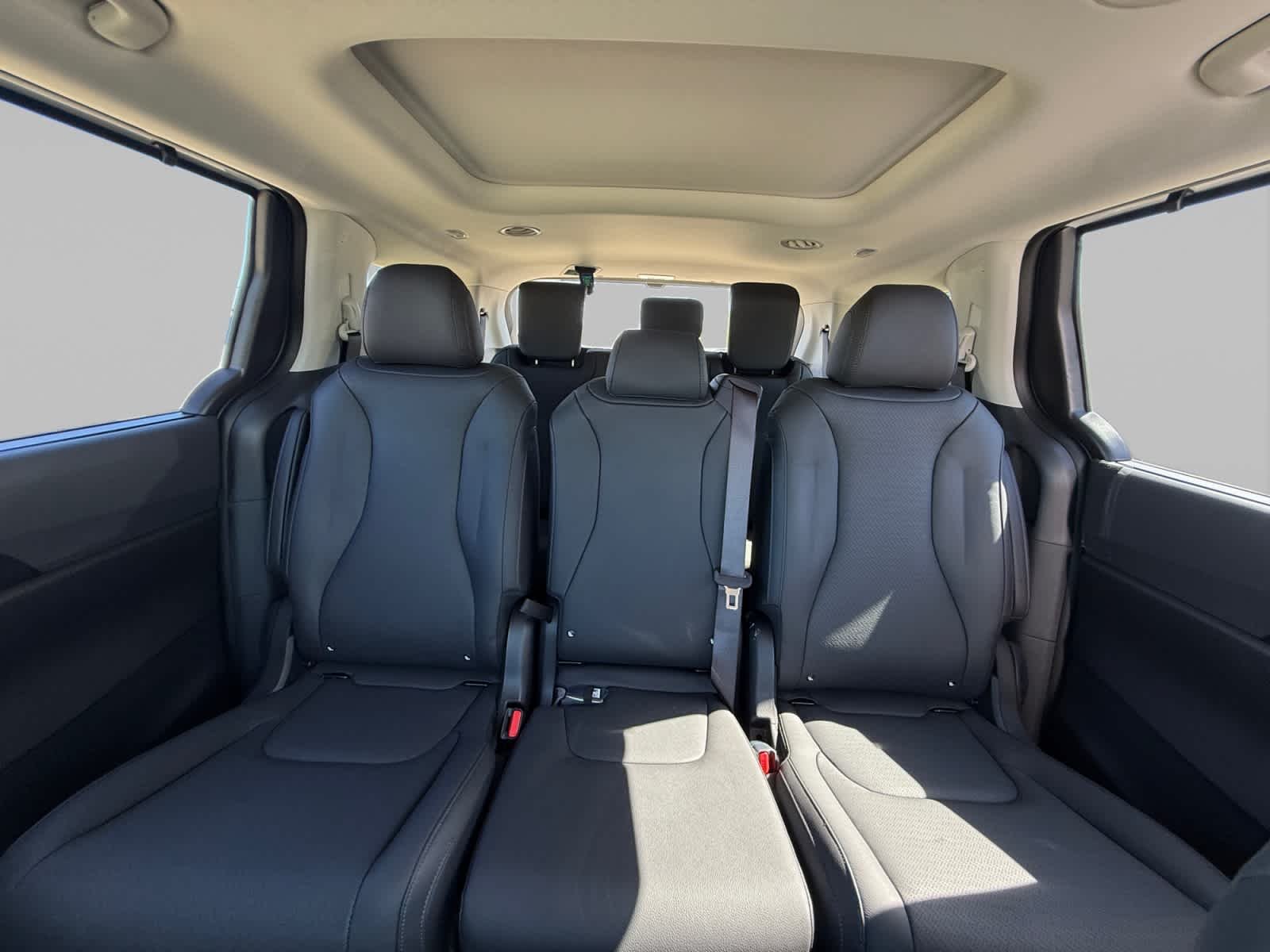 New 2026 Snow White Pearl Kia SX Prestige image 22