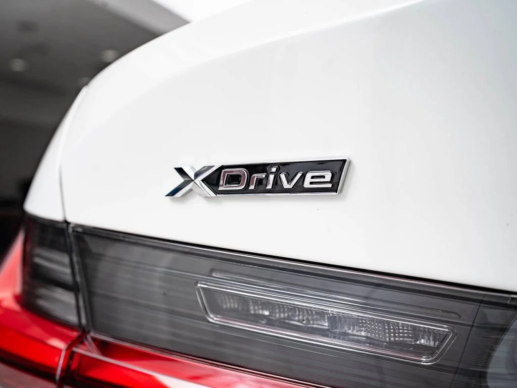 Used 2025 Alpine White BMW 330i xDrive image 9