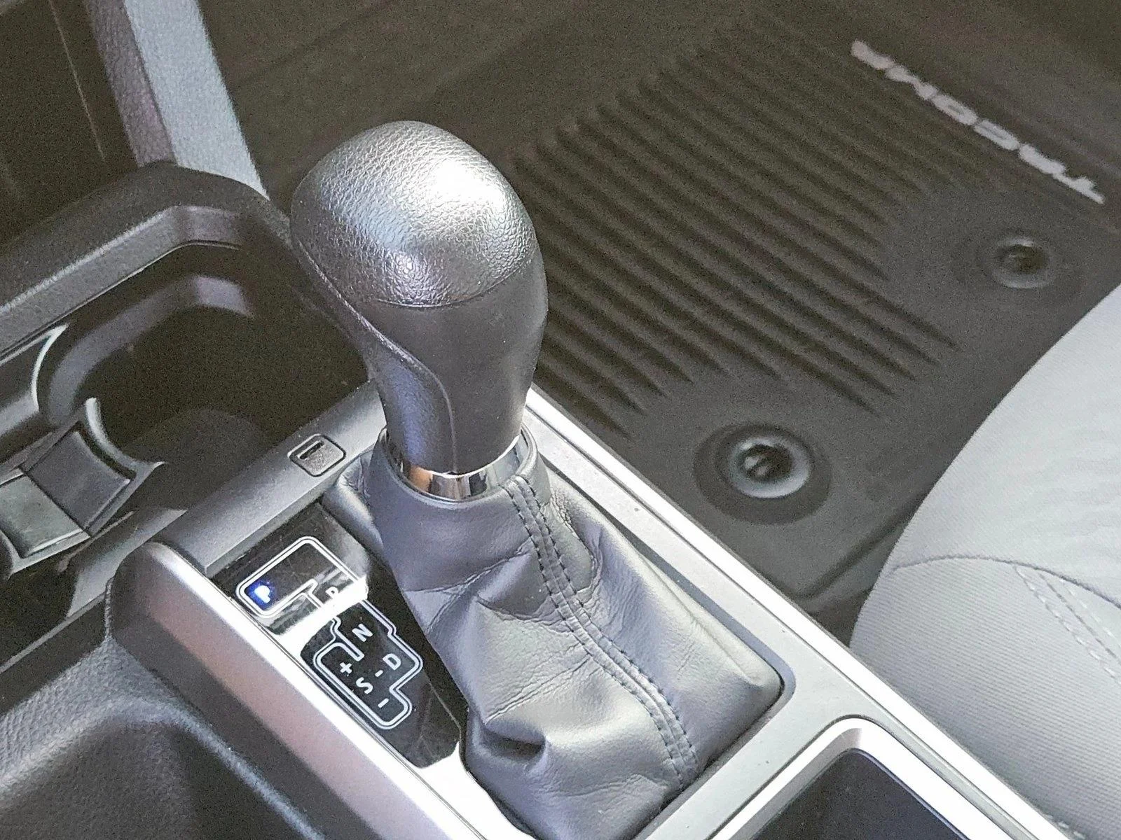 Used 2020 Cement Toyota SR5 image 11