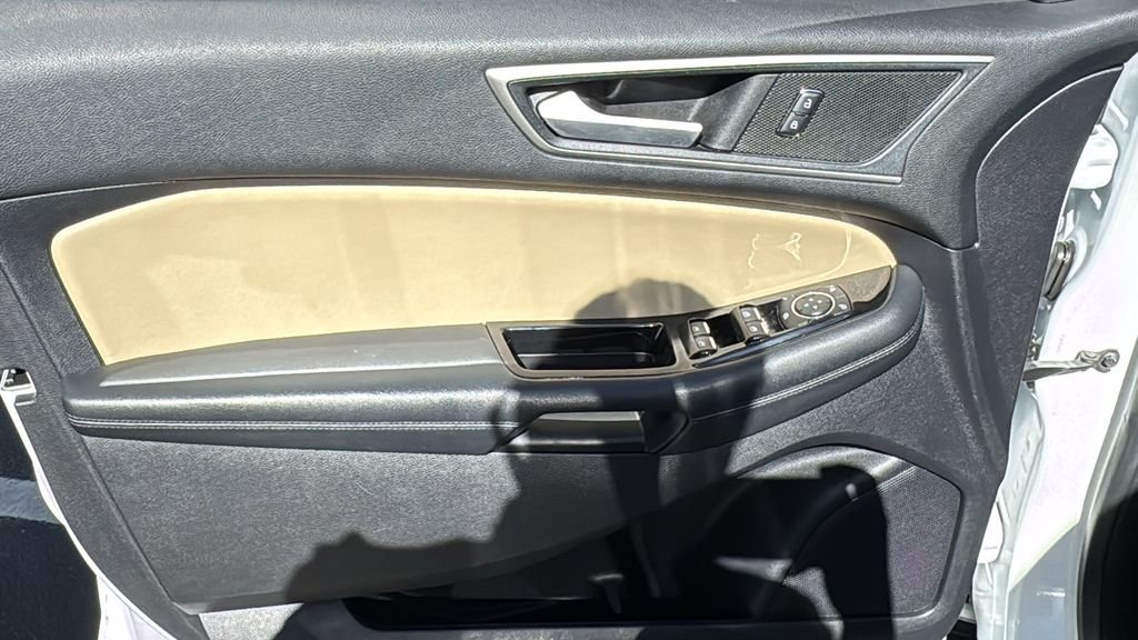 Used 2019 White Ford SEL image 18