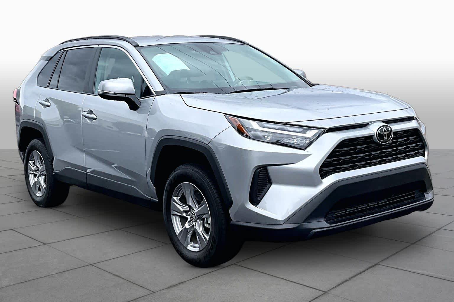 Used 2025 Silver Sky Metallic Toyota XLE image 3