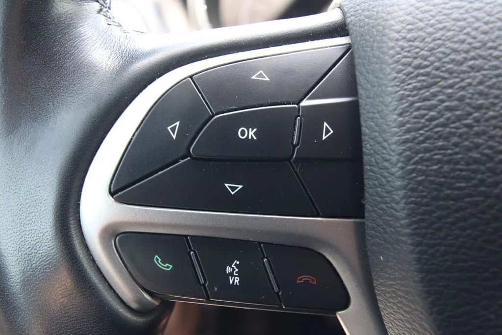 Used 2021 Bright White Clearcoat Jeep Limited image 20