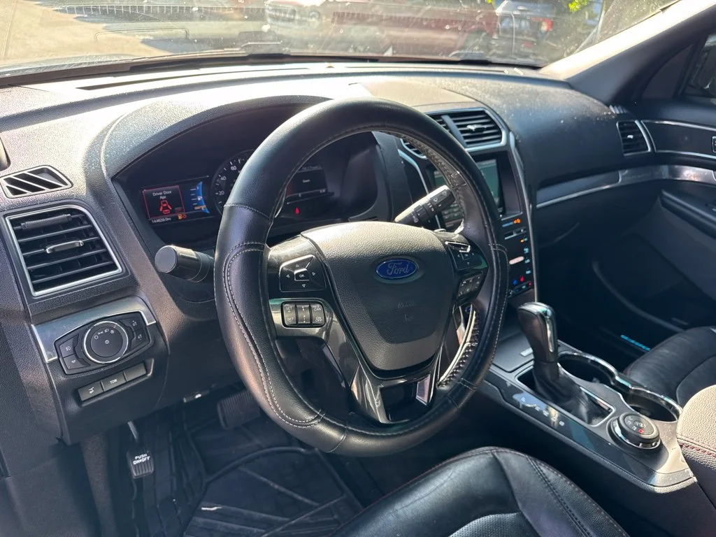 Used 2016 Magnetic Ford Sport image 9