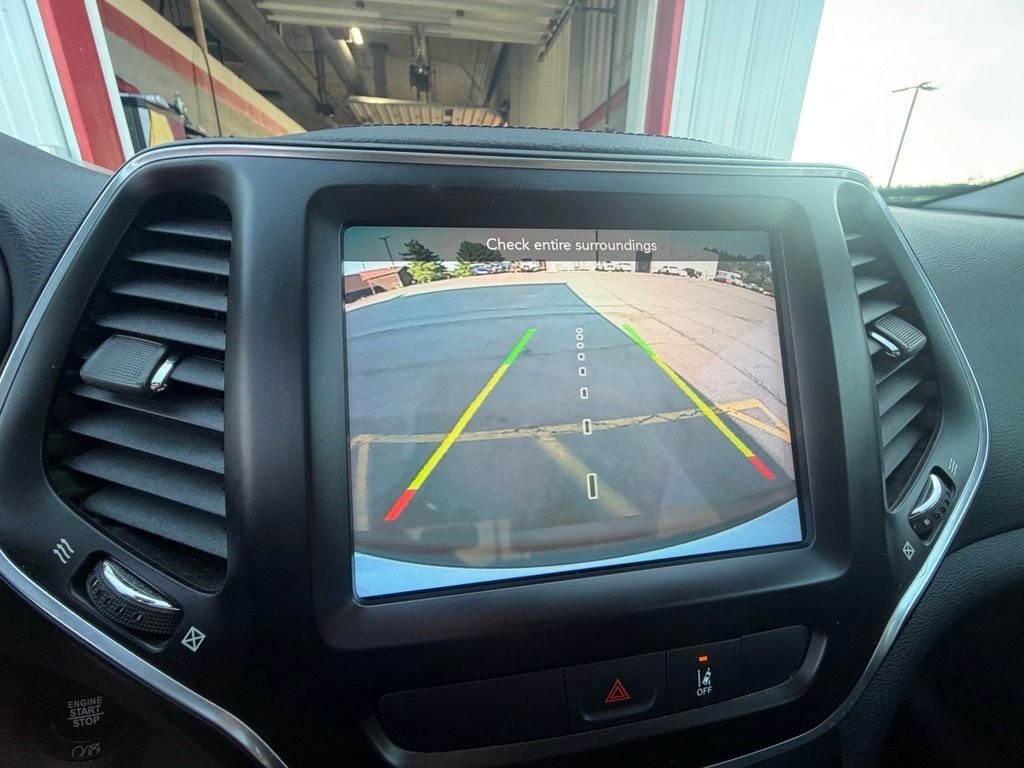 Used 2022 Bright White Clearcoat Jeep Latitude Lux image 28