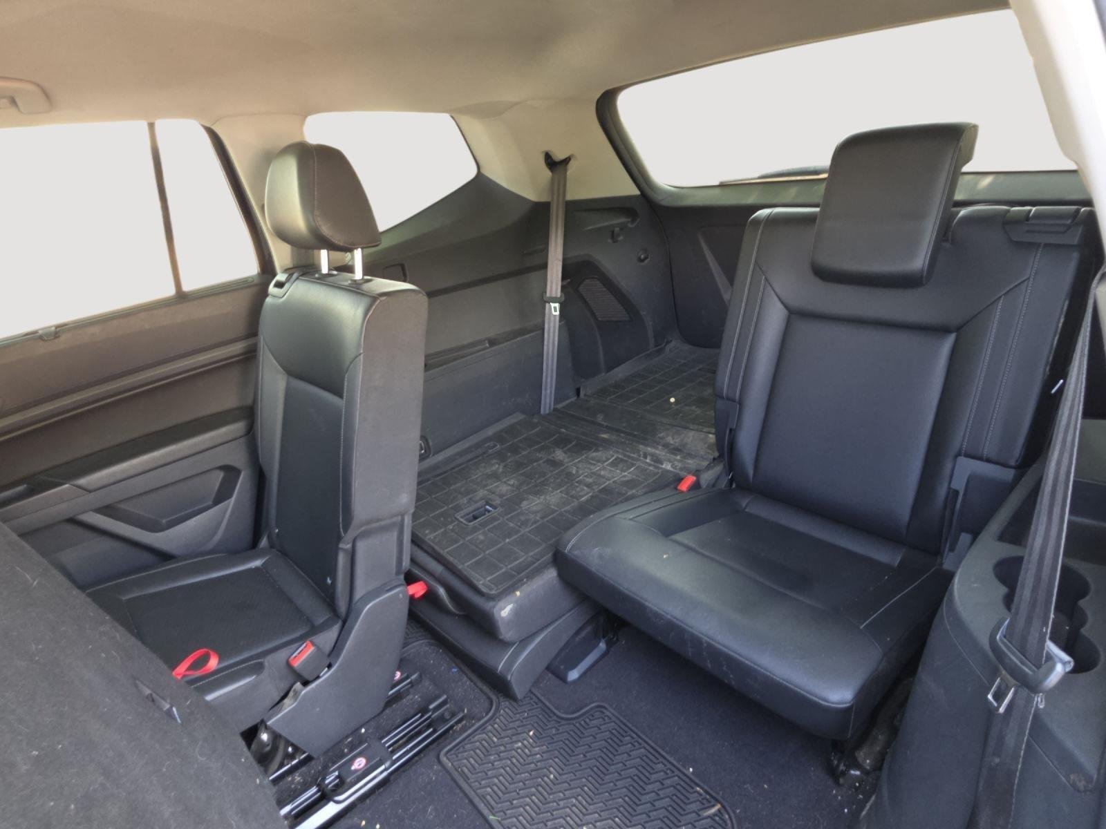 Used 2019 Deep Black Pearl Volkswagen 3.6L V6 SE image 26