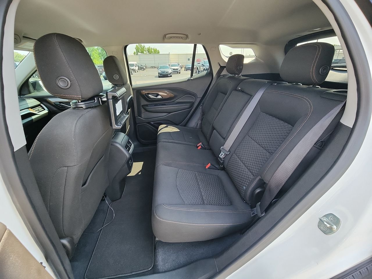 Used 2020 White GMC SLE image 21