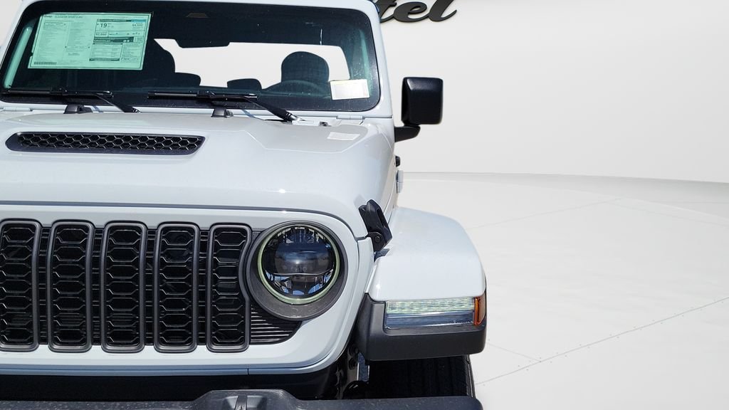 New 2026 Bright White Clear-Coat Exterior Paint Jeep Sport S image 9