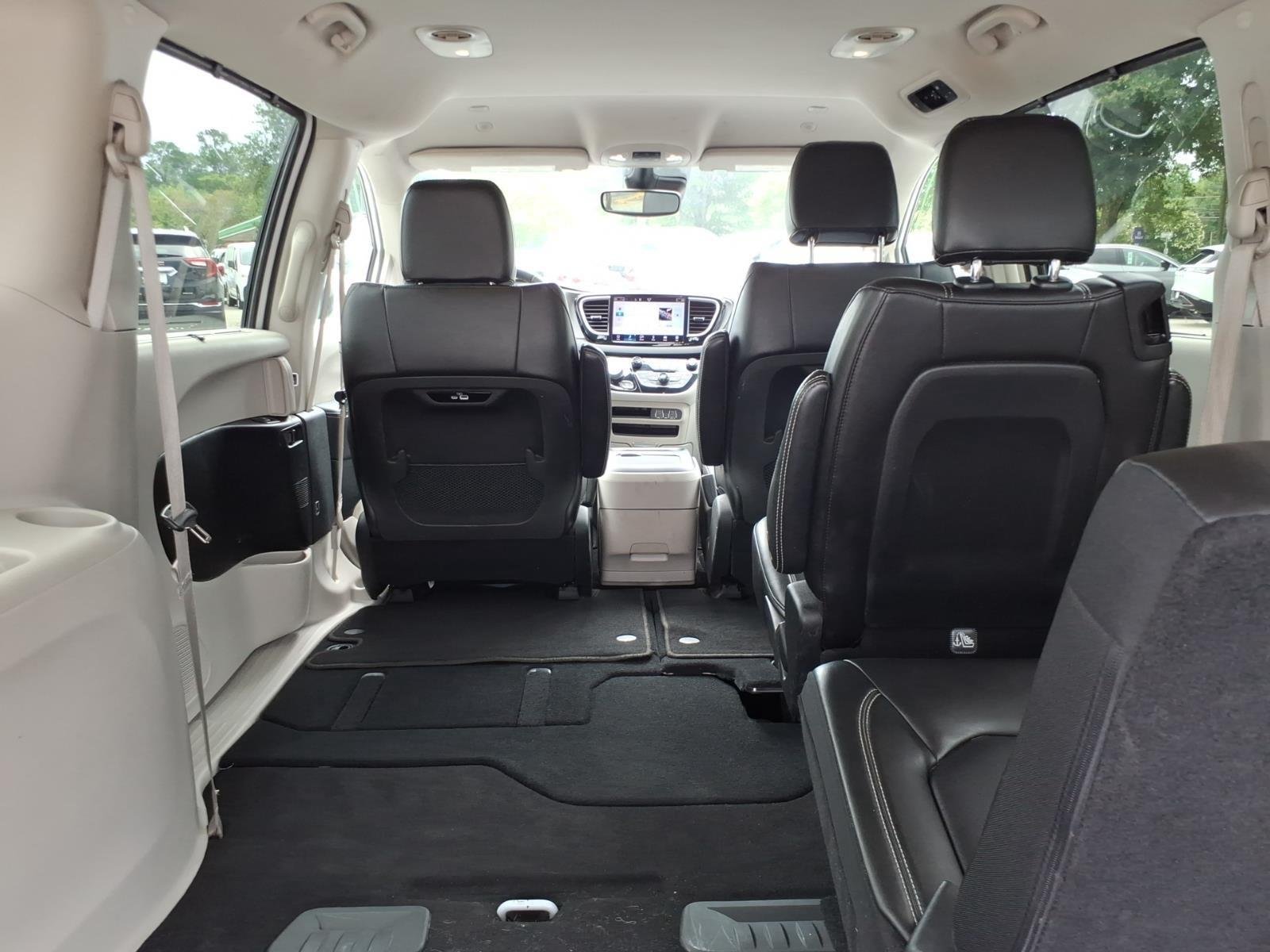 Used 2023 Bright White Clearcoat Chrysler Touring L image 25
