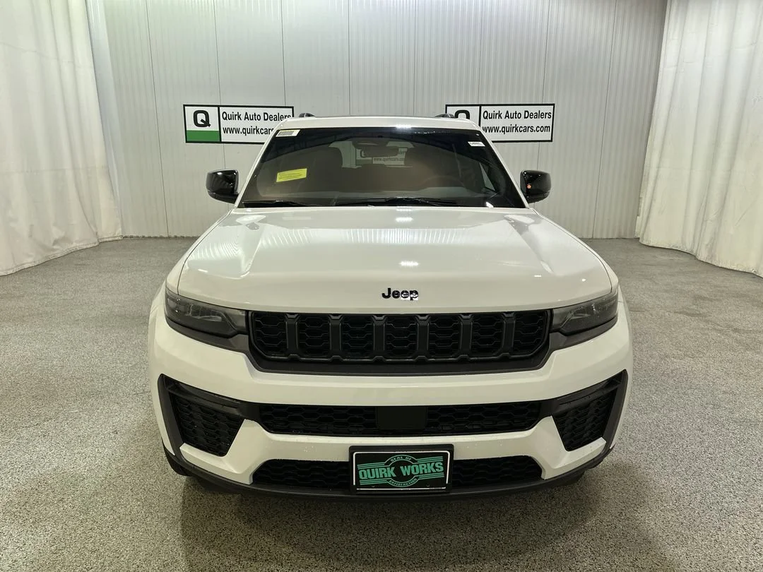 New 2026 Bright White Clear-Coat Exterior Paint Jeep Limited image 2