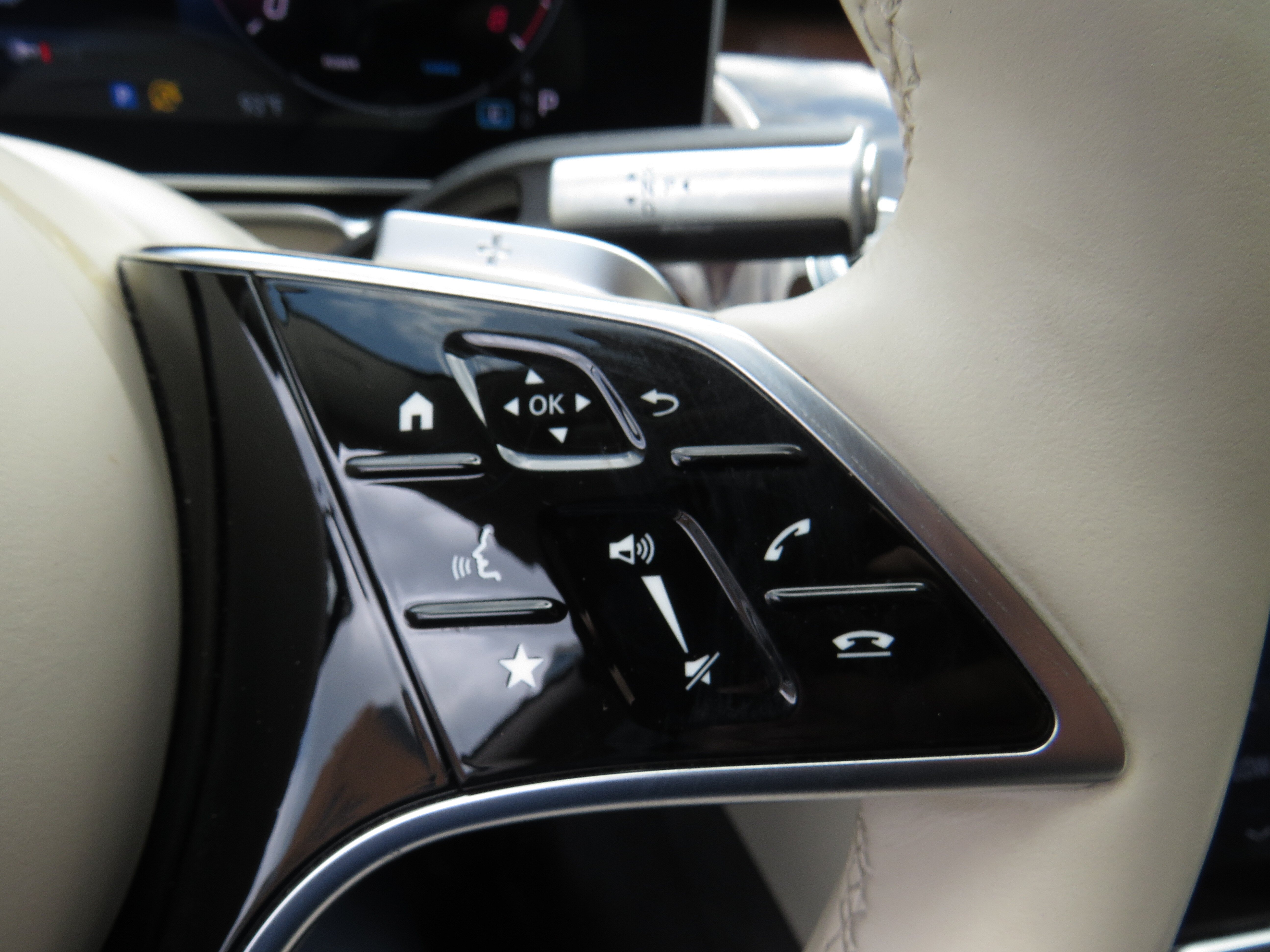 Certified Used 2023 MANUFAKTUR Diamond White Metallic Mercedes-Benz S 500 4MATIC® image 12