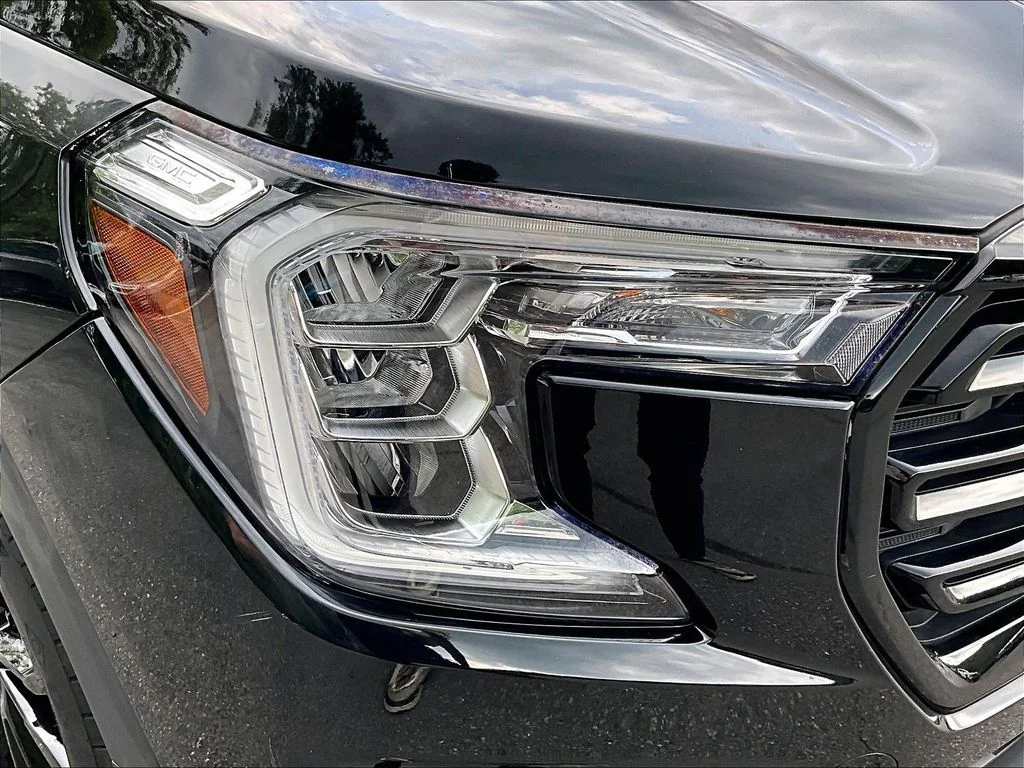 Used 2023 Ebony Twilight Metallic GMC SLE image 32