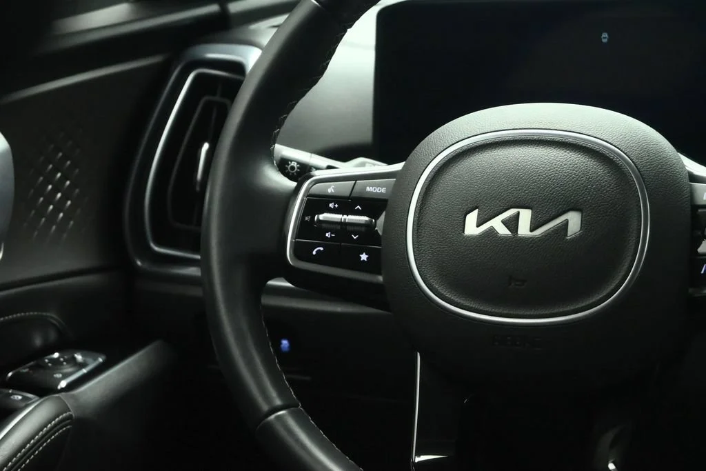 Certified Used 2025 White Kia SX image 41