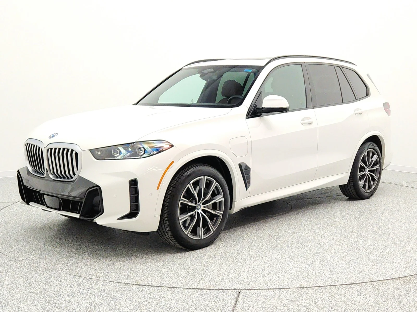 2025 BMW X5 xDrive50e's photo