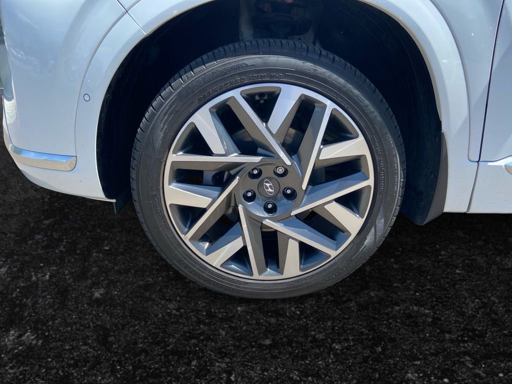 Used 2023 Gray Hyundai Calligraphy image 21