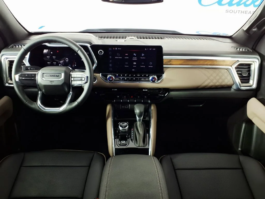 Used 2025 Sterling Metallic GMC Denali image 10