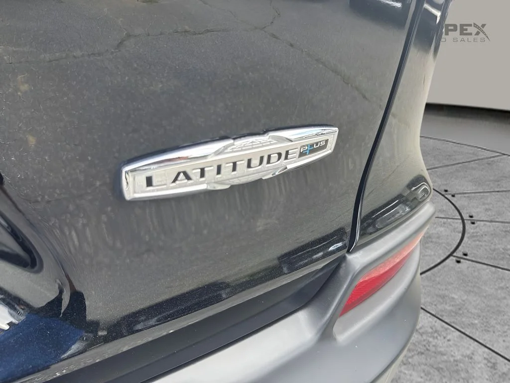 Used 2021 Black Jeep Latitude Plus image 27