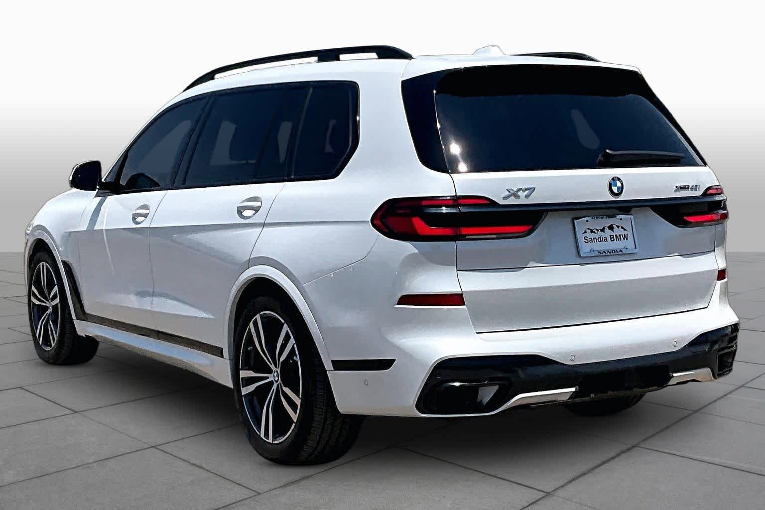 Used 2025 Mineral White Metallic BMW xDrive40i image 9