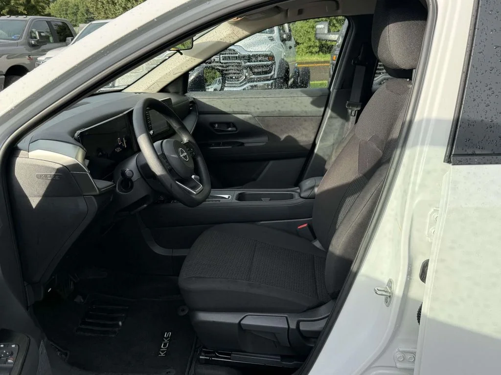 Used 2025 White Nissan S image 13