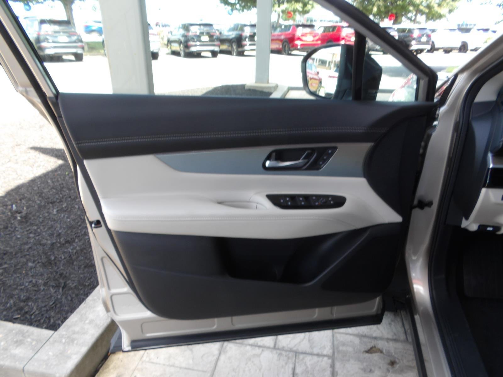 New 2026 Champagne Silver Metallic Nissan SL image 19