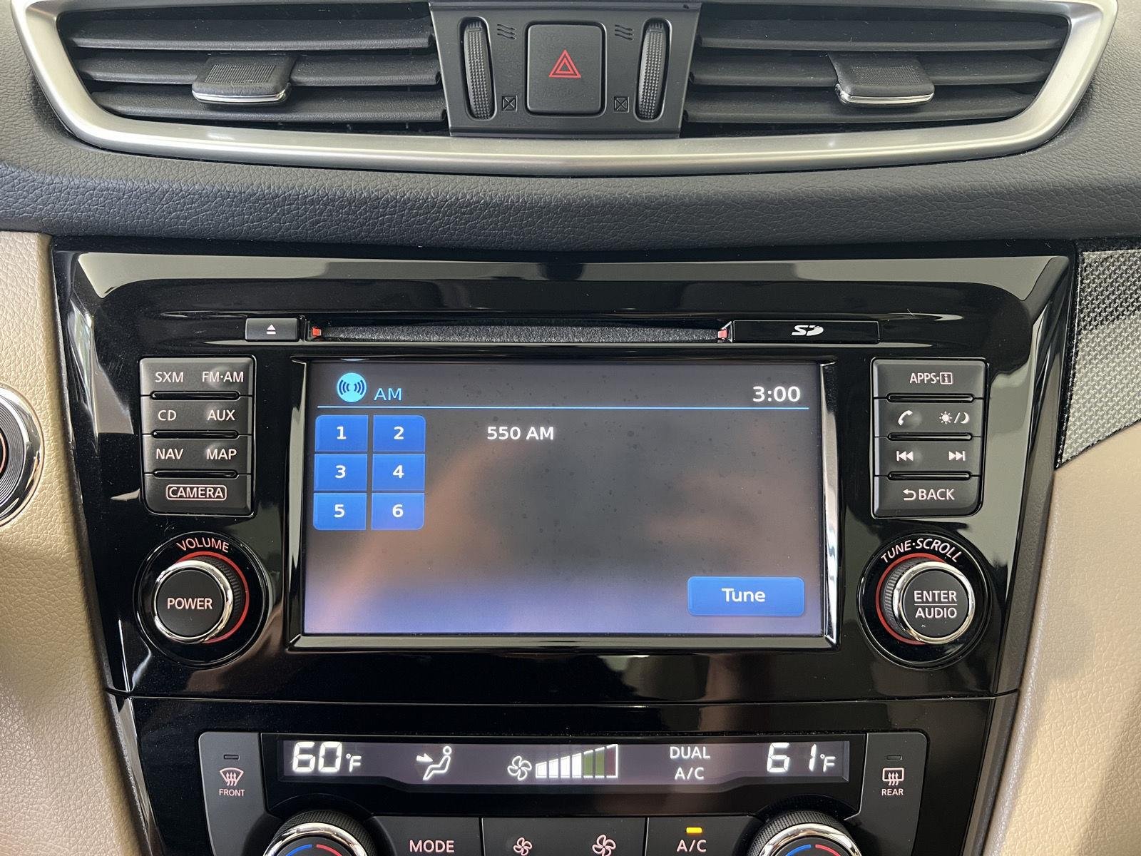 Used 2016 Arctic Blue Metallic Nissan SL image 15