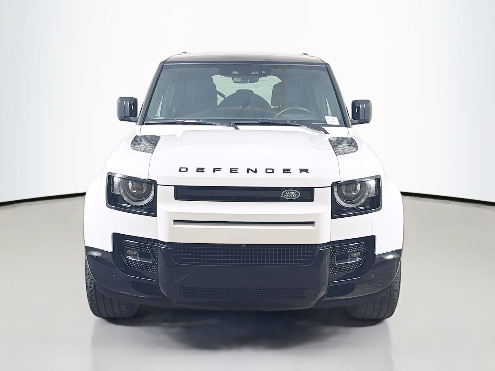 Used 2024 Fuji White Land Rover X-Dynamic SE image 8