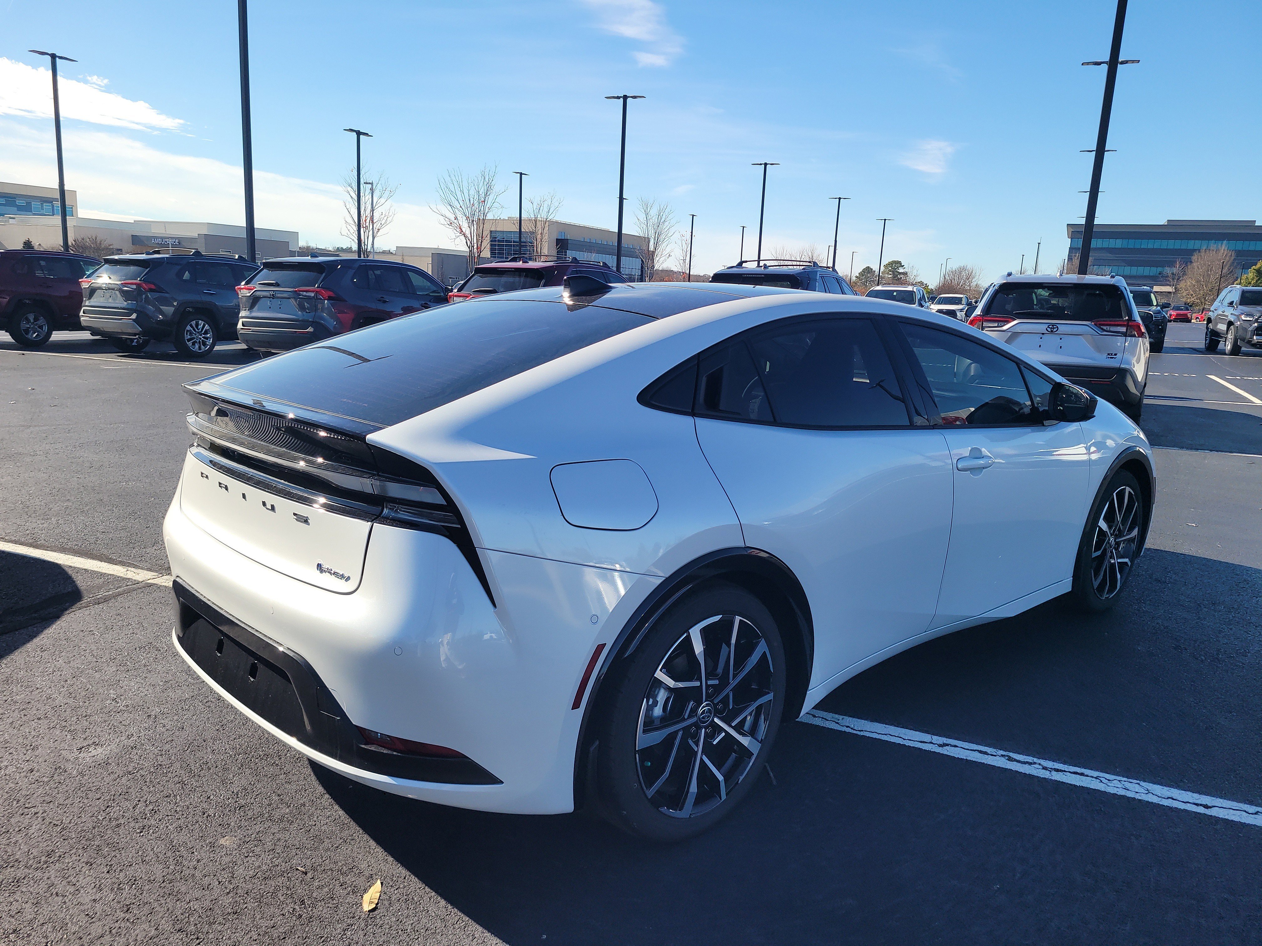 New 2026 Wind Chill Pearl <sup>1</sup> Toyota  XSE Premium image 5