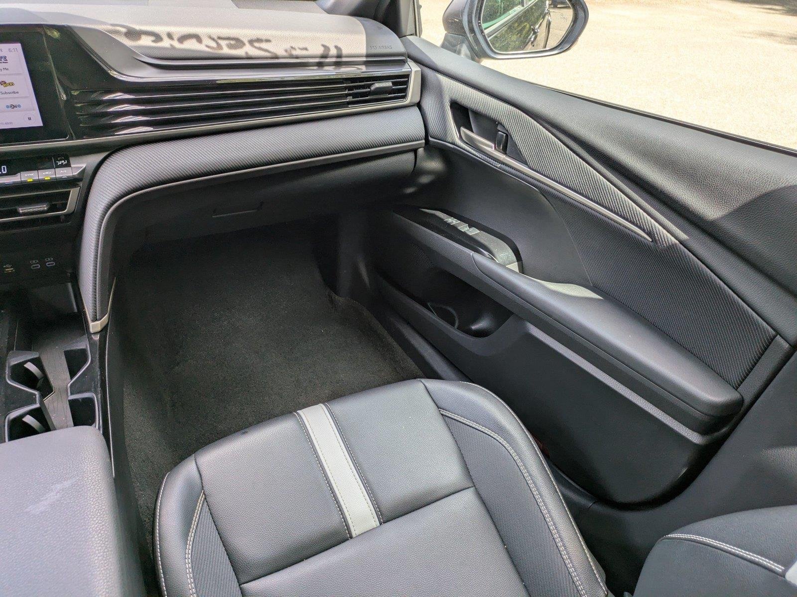 Used 2025  Toyota SE image 16