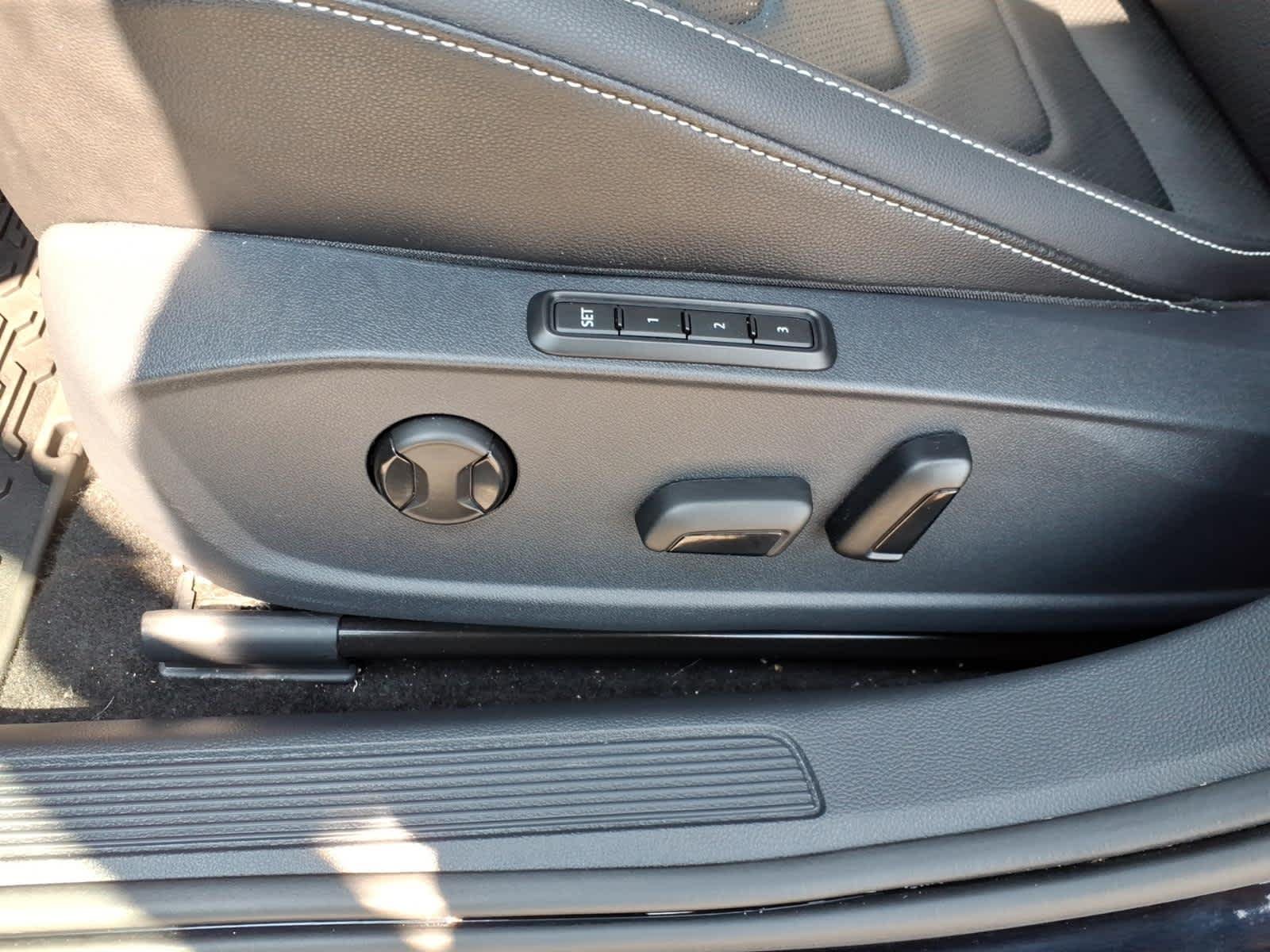 Used 2022 DEEP BLACK PEARL EFFECT Volkswagen SEL image 14