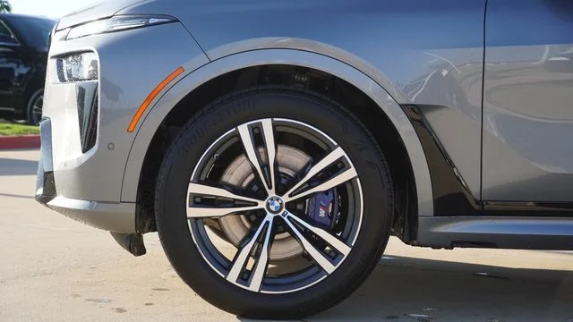 Used 2024 Gray BMW xDrive40i image 5
