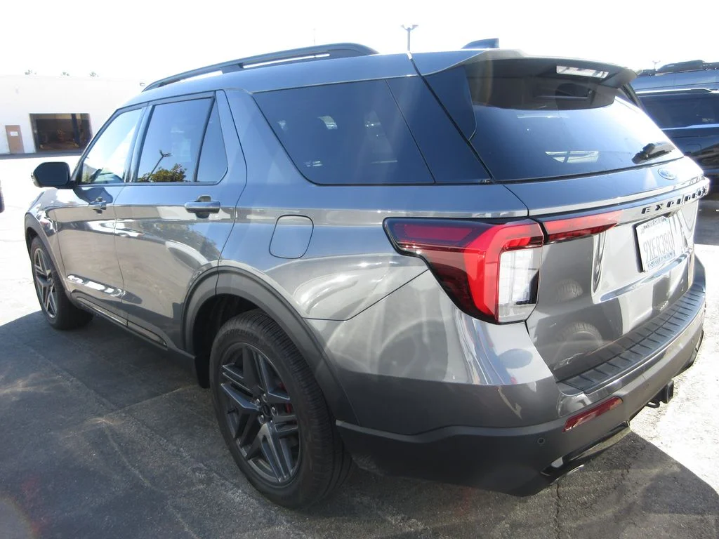 Used 2026 Carbonized Gray Metallic Ford ST-Line image 2
