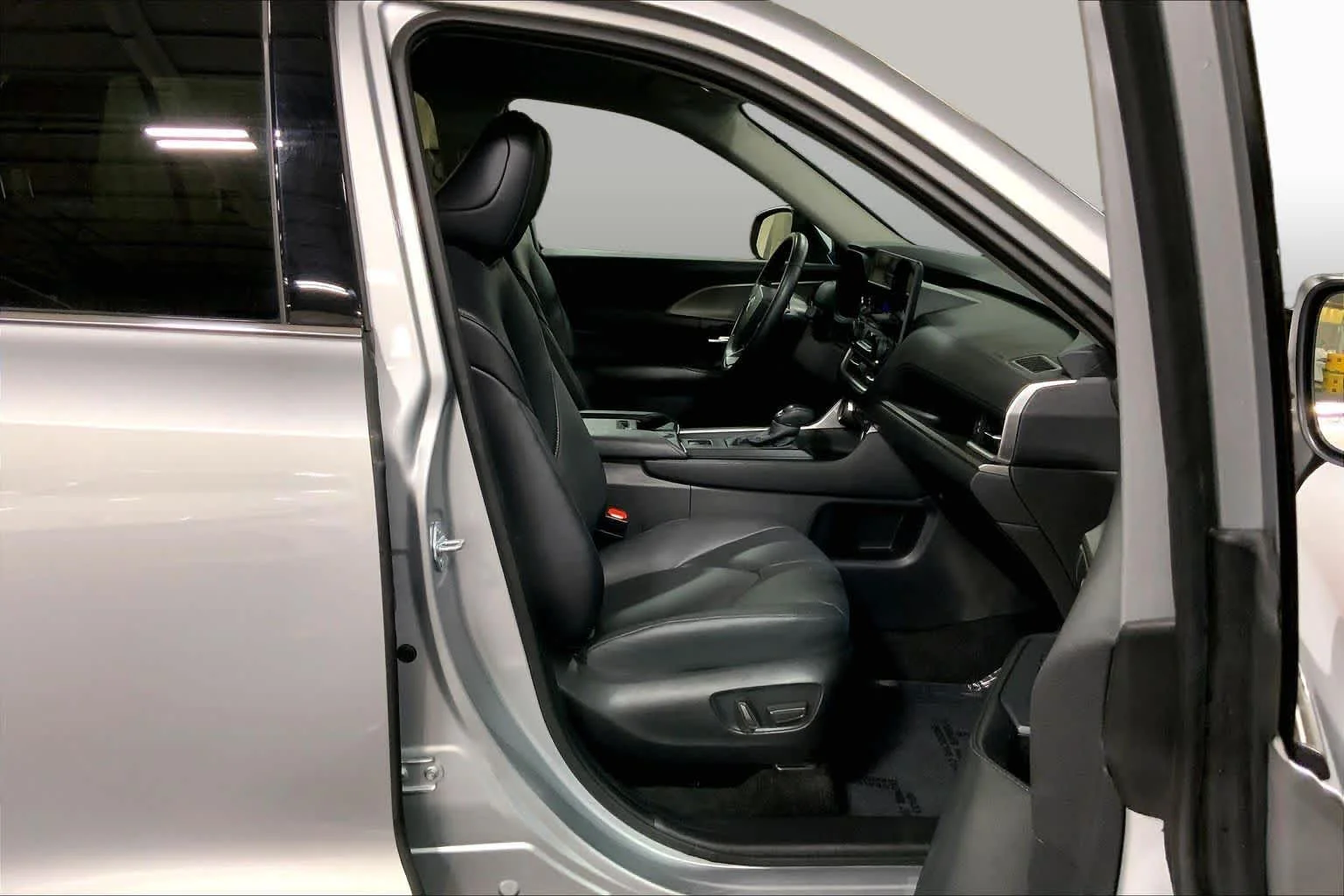 Used 2025 Celestial Silver Metallic Toyota XLE image 9