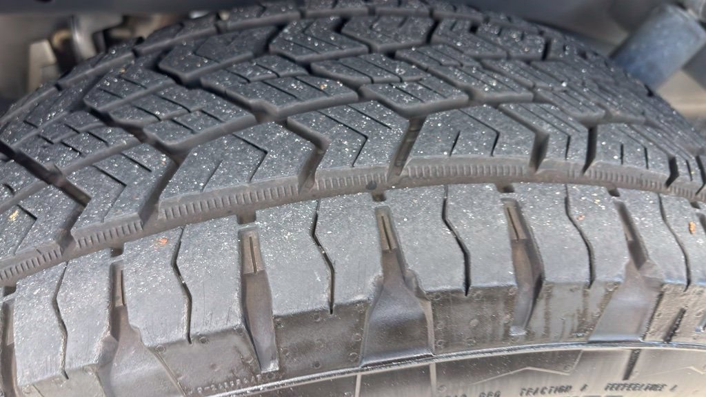 Used 2018  Ford XL image 11