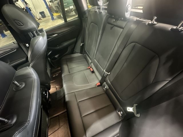 Used 2022 White BMW sDrive30i image 31