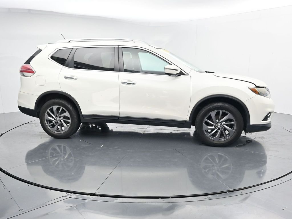 Used 2016 White Nissan SL image 9