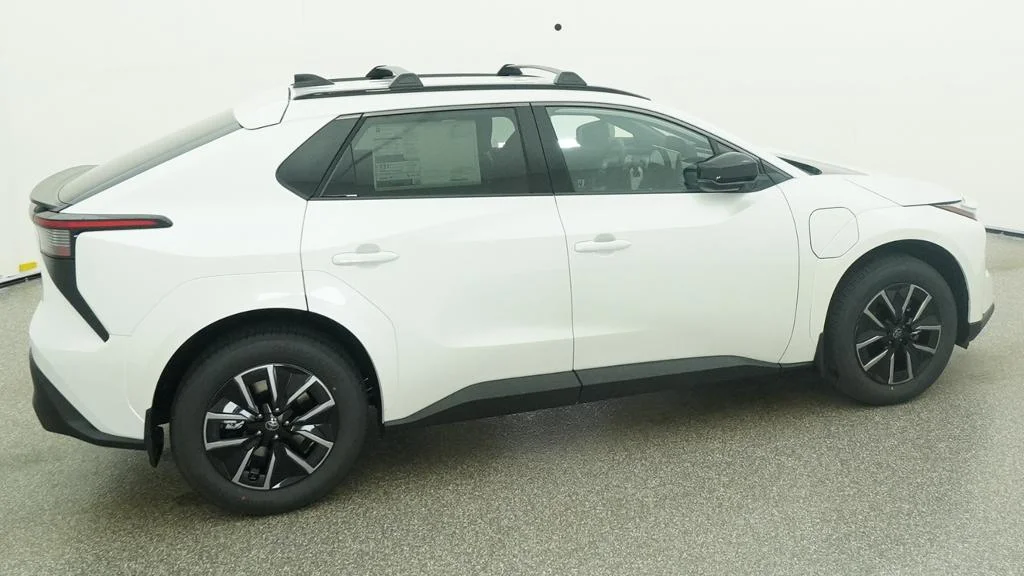 New 2026 Wind Chill Pearl Toyota XLE image 48