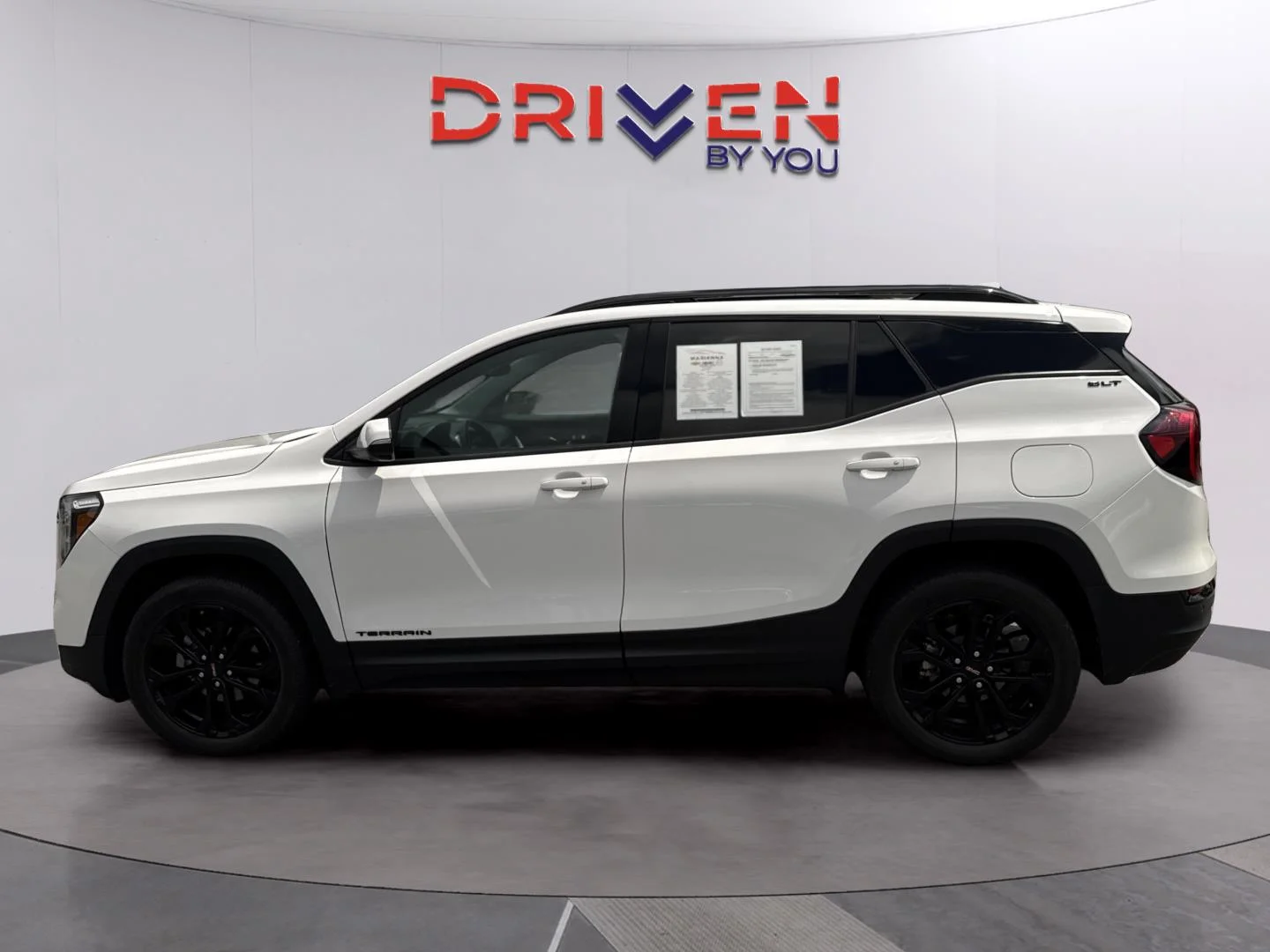 Used 2022 Summit White GMC SLT image 2