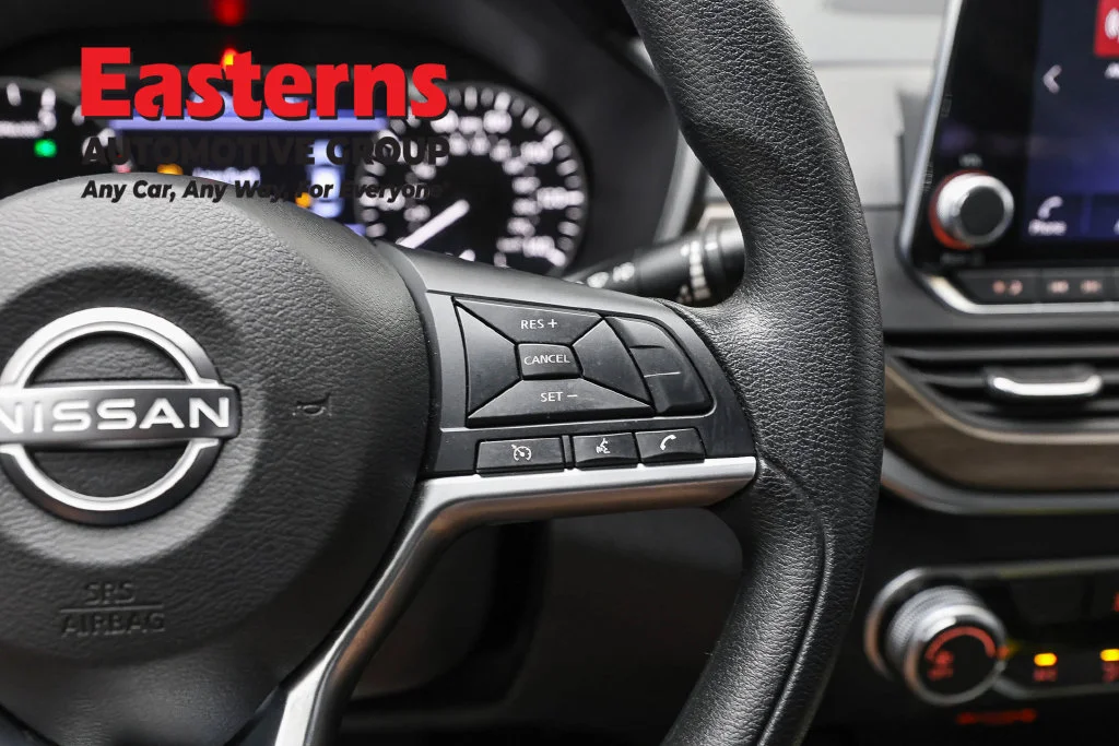 Used 2023 Silver Nissan 2.5 SV image 16