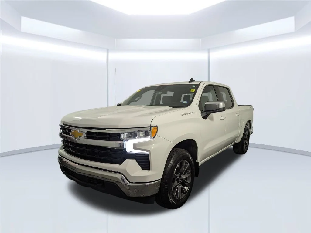 Used 2023 White Chevrolet LT image 2