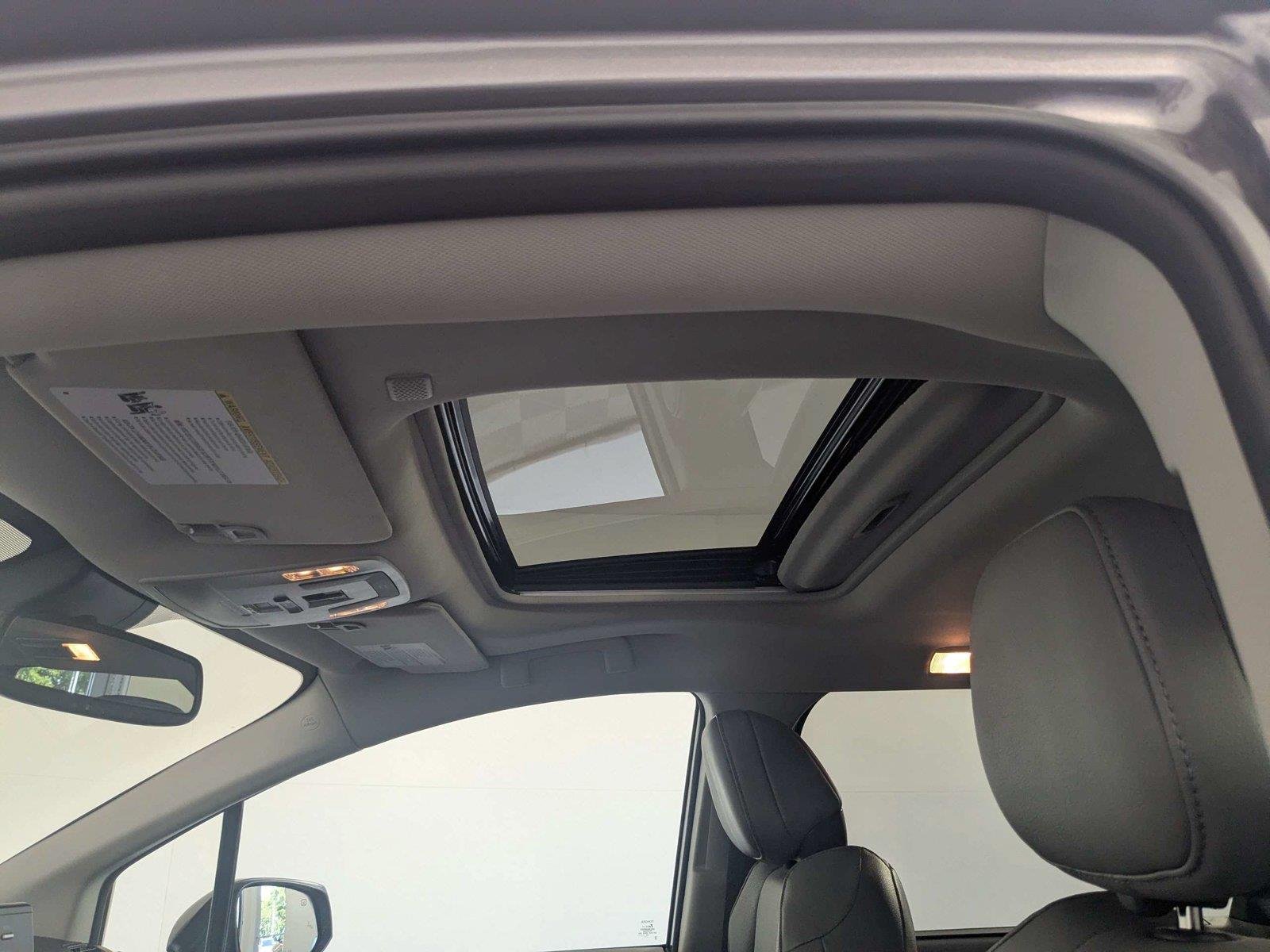 2024 Toyota Sienna XLE - Photo 16